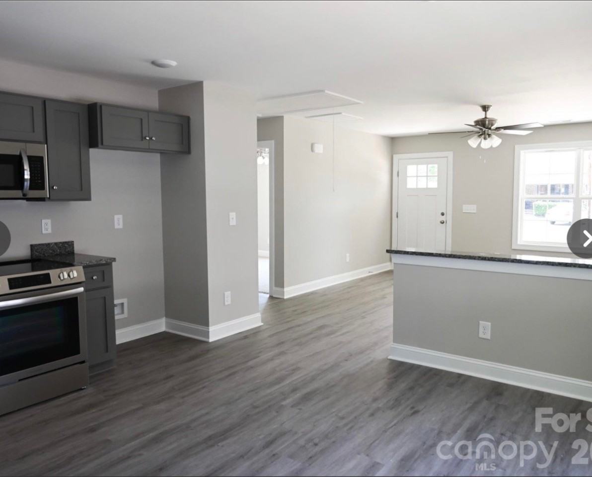 385 Harrel St - Photo 3 of 17