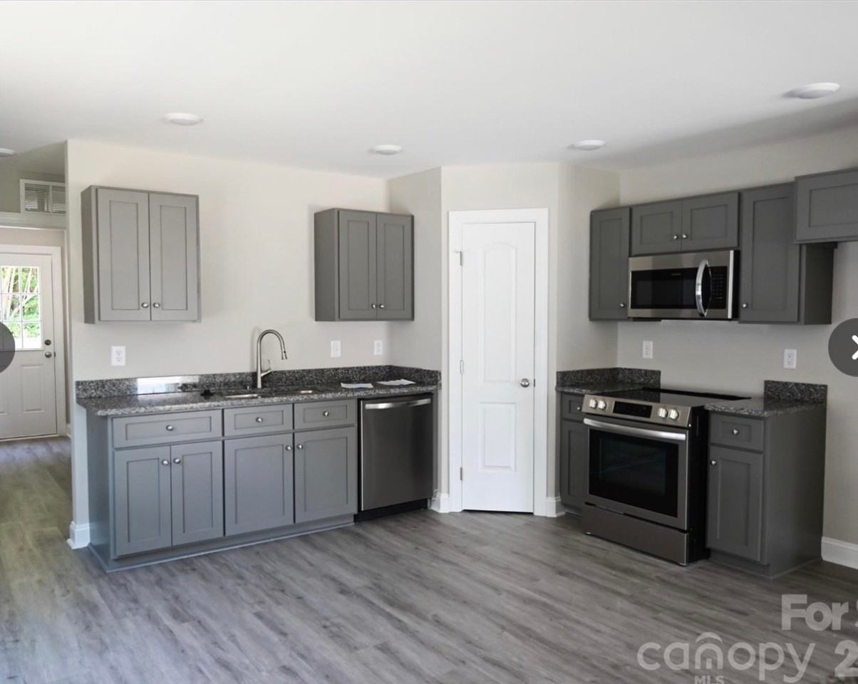 385 Harrel St - Photo 4 of 17