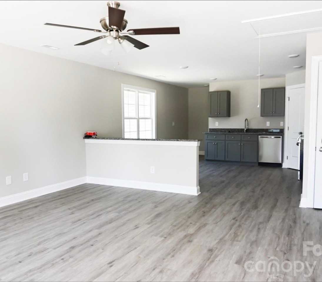 385 Harrel St - Photo 5 of 17