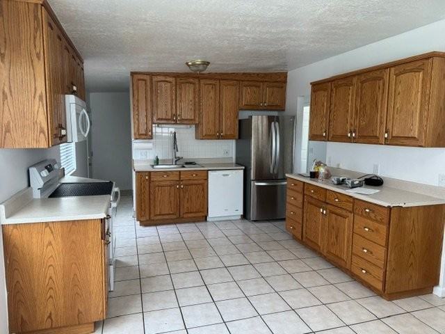 3113 S 2440 E - Photo 7 of 14
