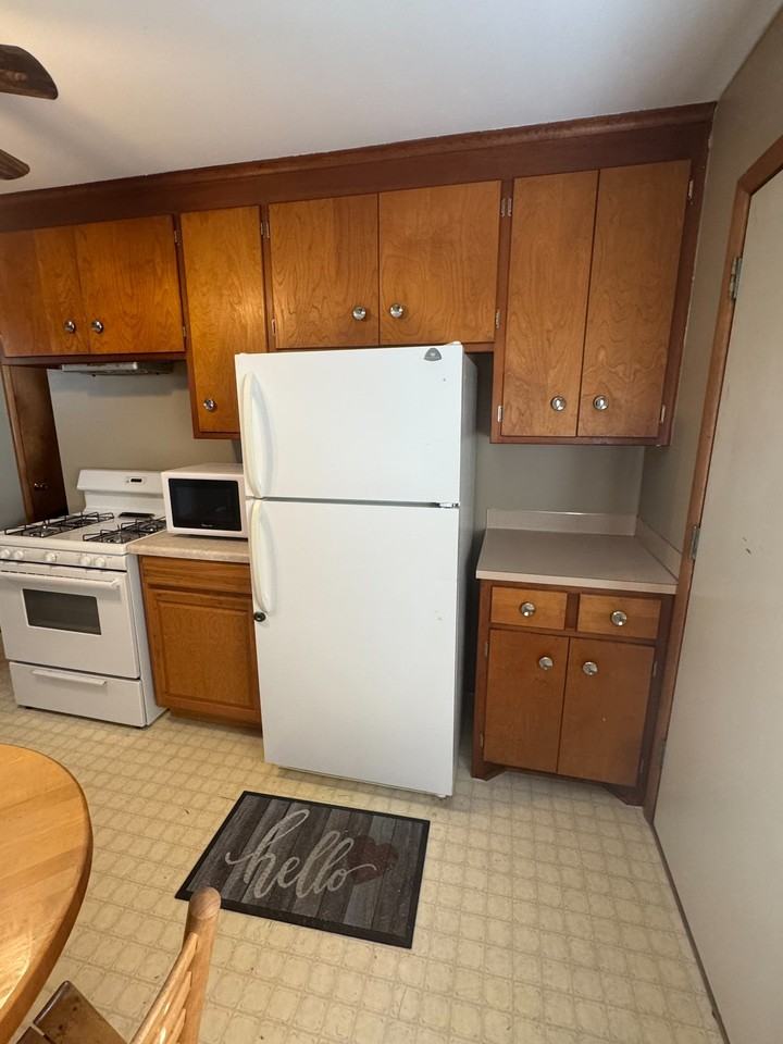 1214 43 1/2 Ave Ne #1214 - Photo 4 of 8