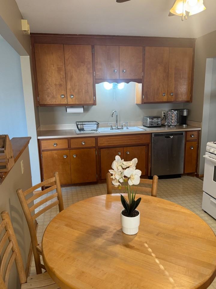 1214 43 1/2 Ave Ne #1214 - Photo 5 of 8