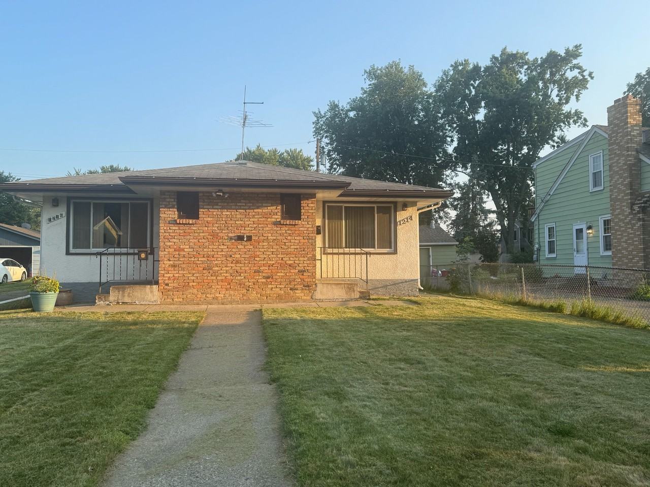 1214 43 1/2 Ave Ne #1214 - Photo 6 of 8