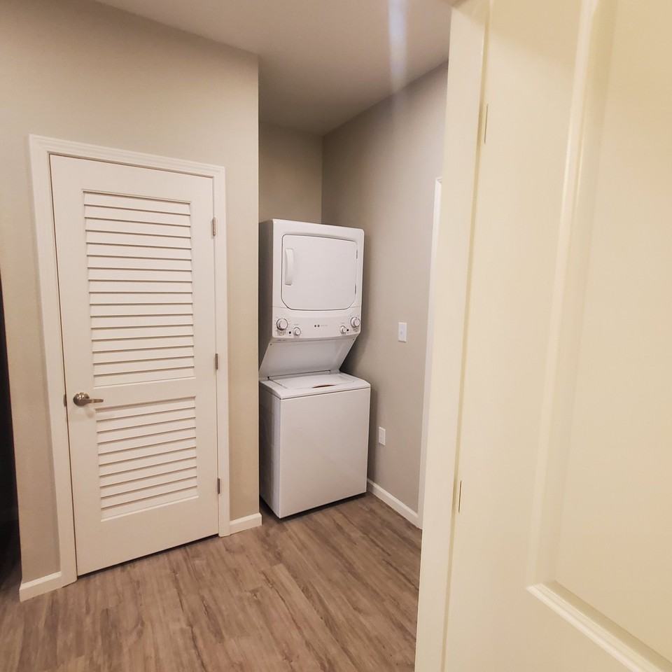 1073 S Grant Ave #302 - Photo 2 of 7