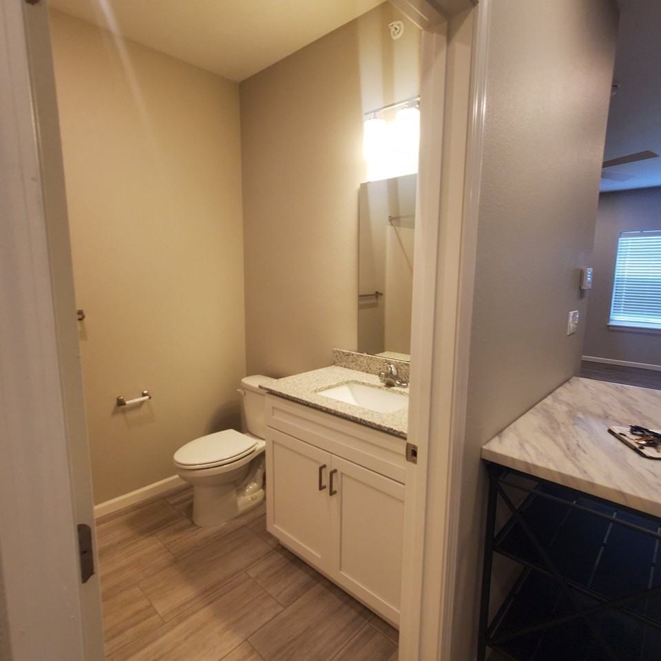 1073 S Grant Ave #302 - Photo 3 of 7