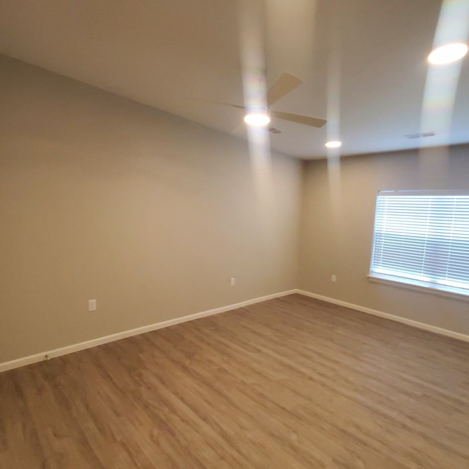 1073 S Grant Ave #302 - Photo 5 of 7