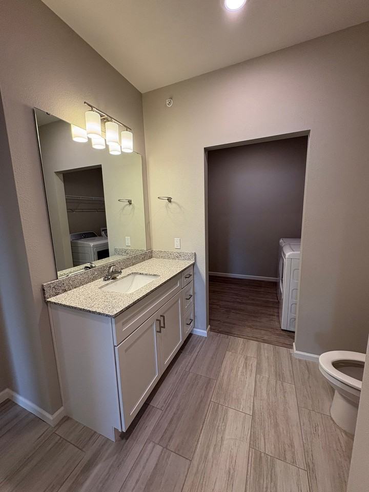 1073 S Grant Ave #214 - Photo 5 of 10