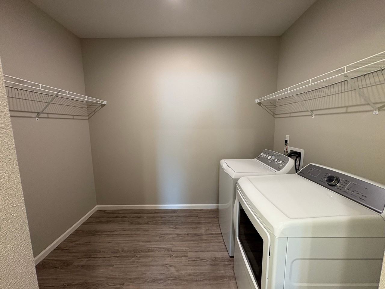 1073 S Grant Ave #214 - Photo 7 of 10