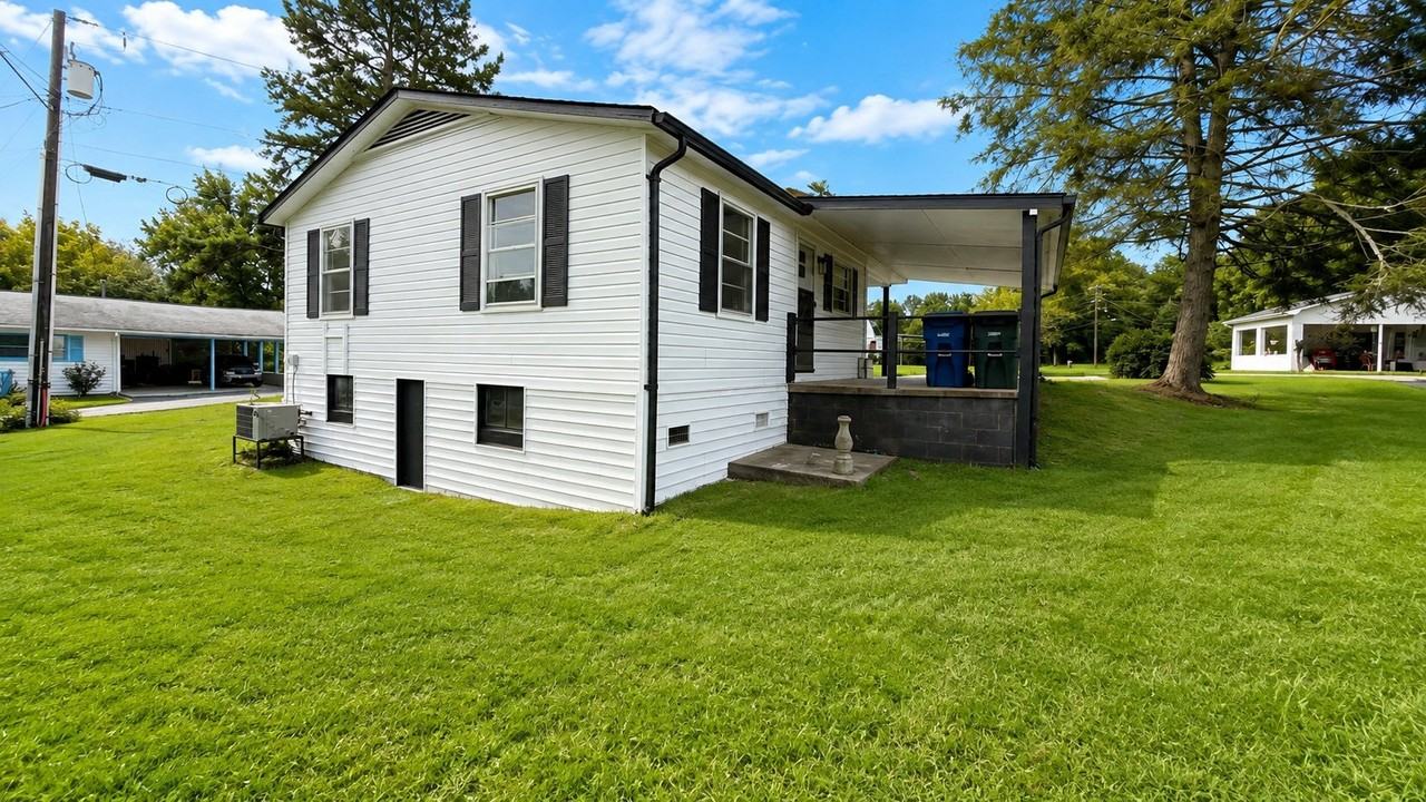 604 S Spruce St - Photo 4 of 12