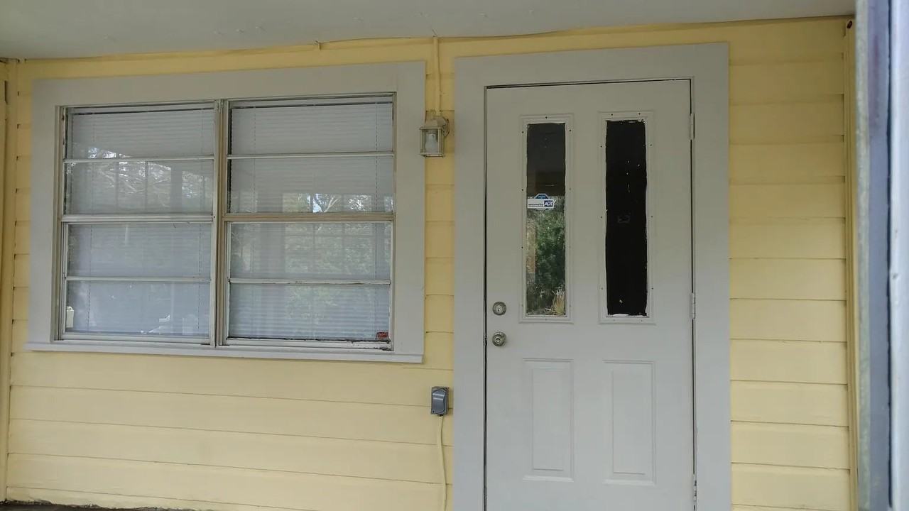 139 S Pine Hills Rd - Photo 2 of 10