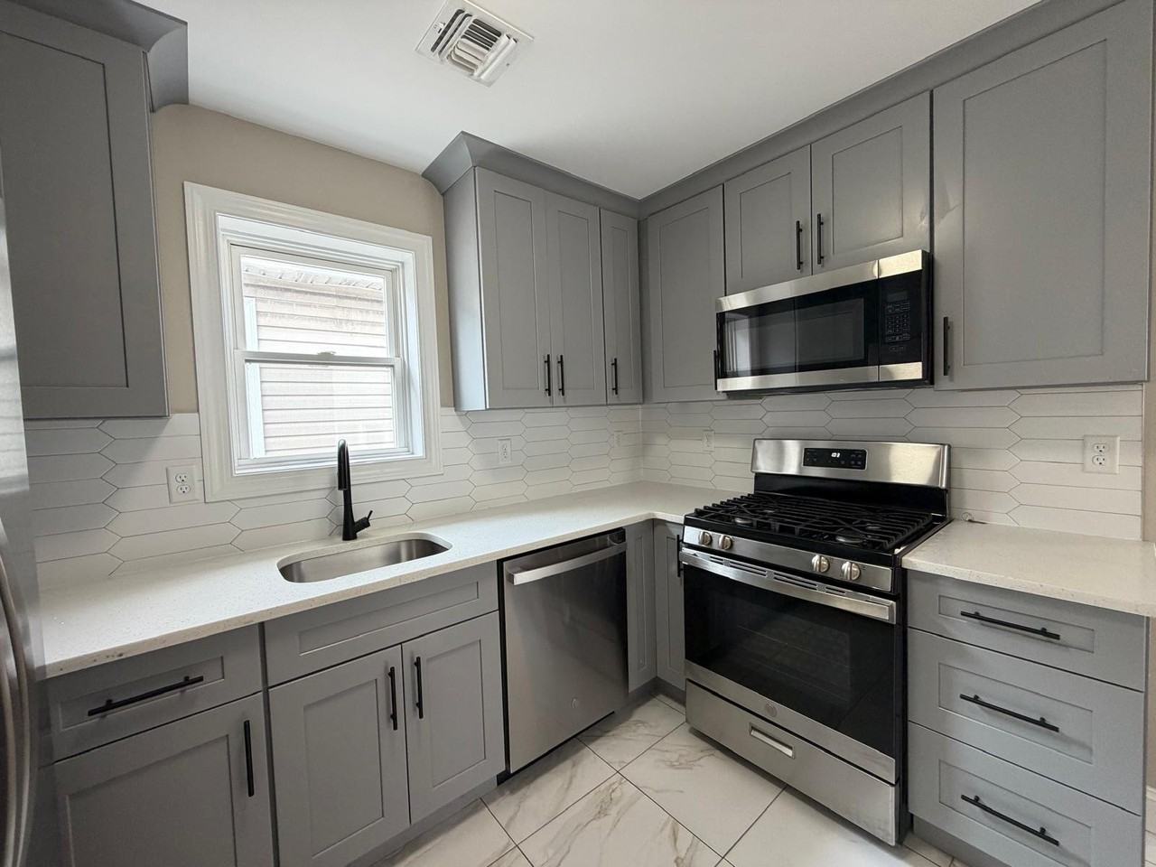 208 Atlantic St #2 - Photo 3 of 10