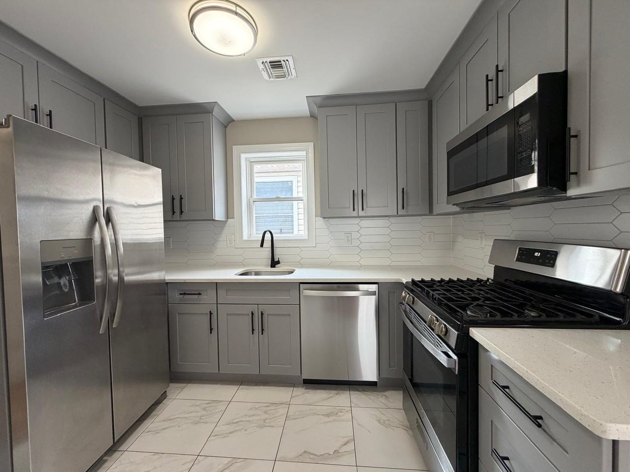 208 Atlantic St #2 - Photo 4 of 10