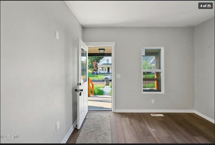 1219 Colburn St - Photo 4 of 20