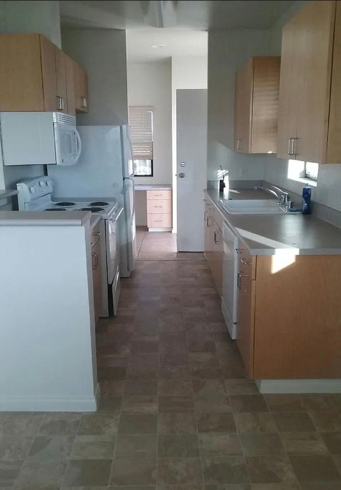 3305 E Palmdale Blvd #1