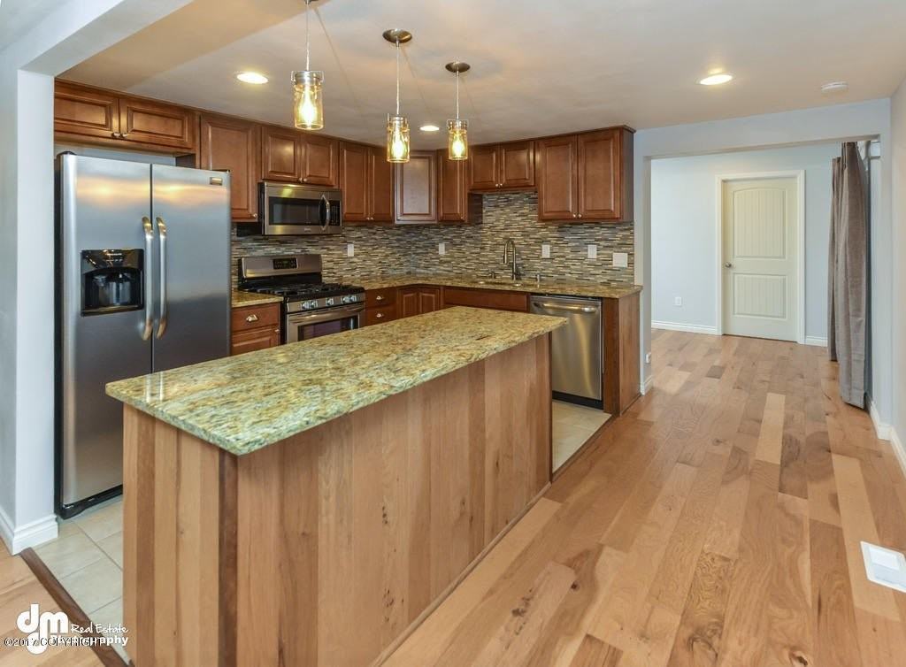 21615 Settlers Dr - Photo 2 of 17