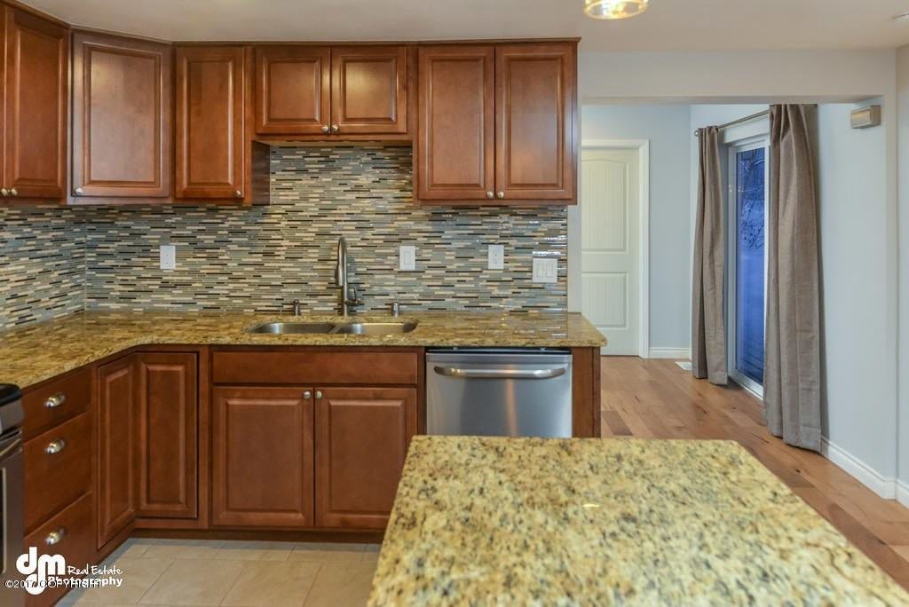 21615 Settlers Dr - Photo 3 of 17