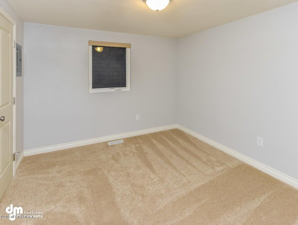 21615 Settlers Dr - Photo 7 of 17