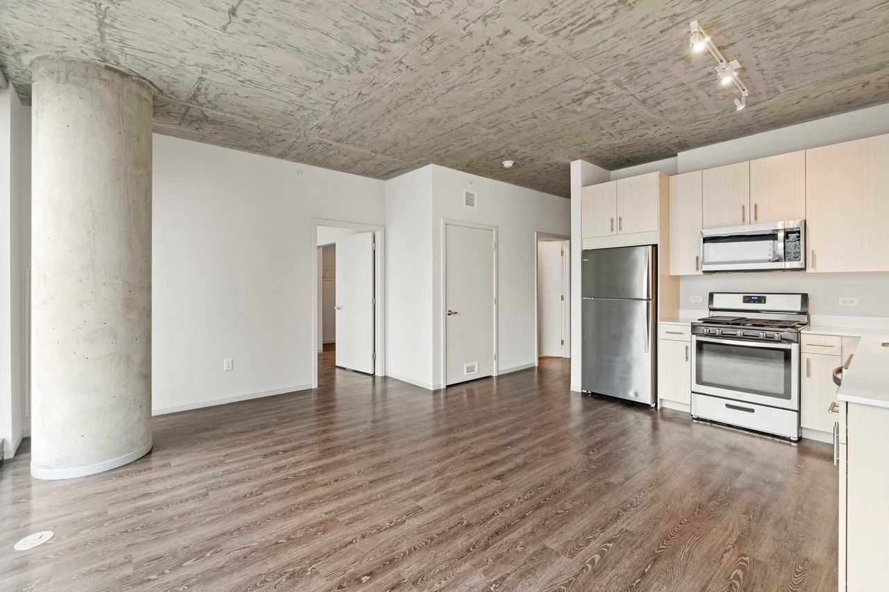 712 S Clark St - Photo 3 of 16