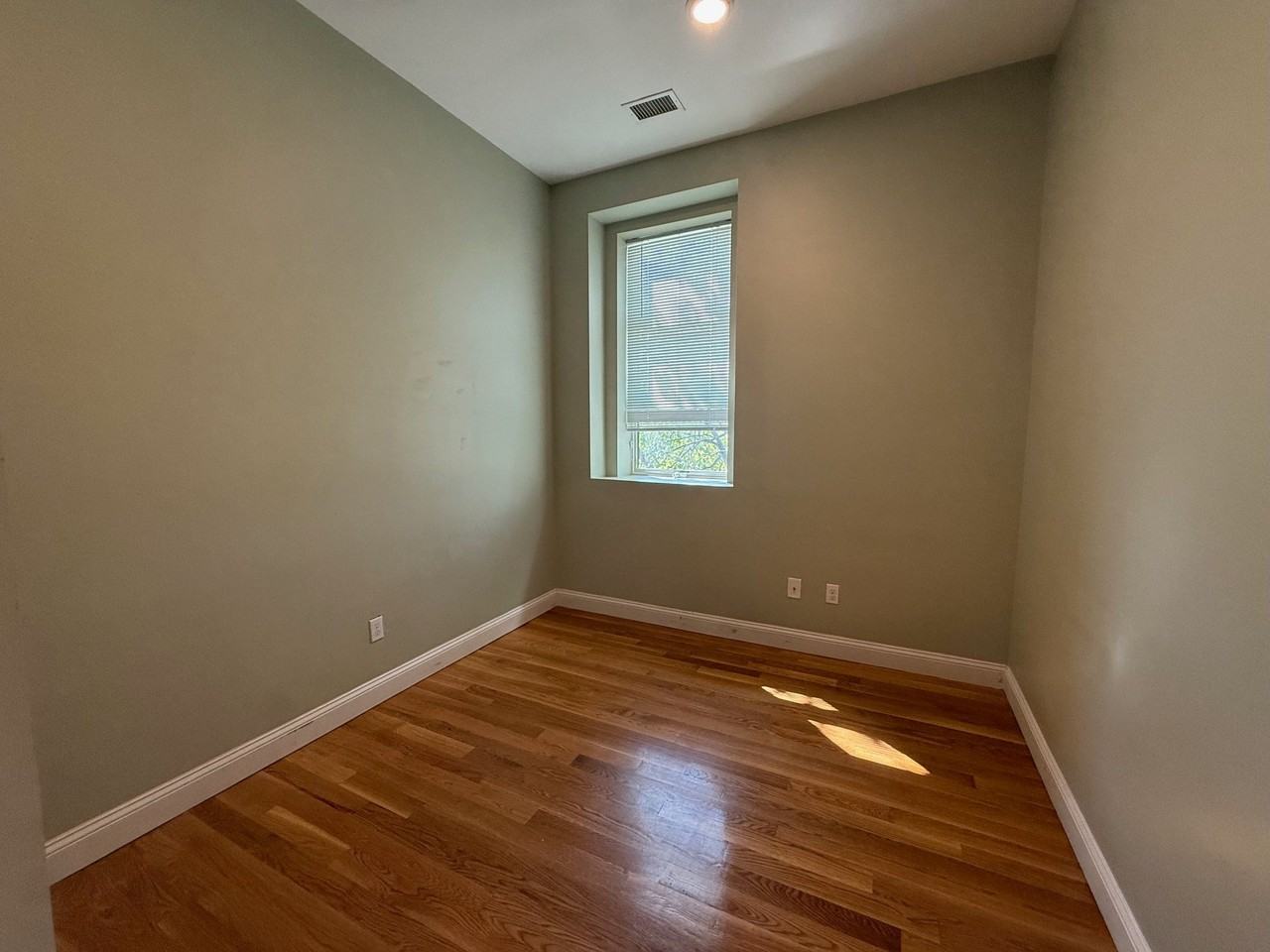 409 Dudley St #5 - Photo 3 of 16