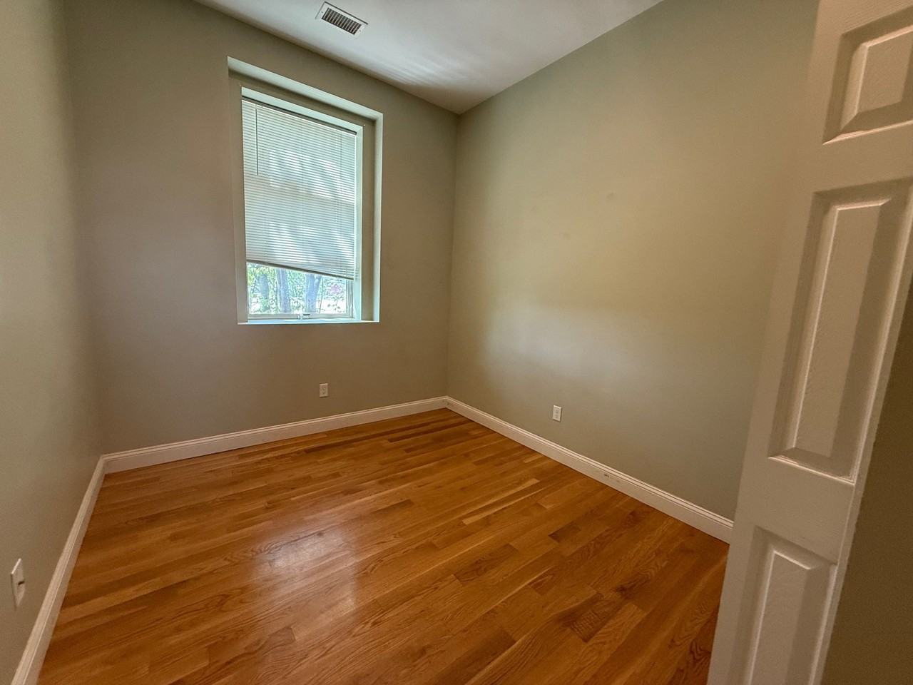 409 Dudley St #5 - Photo 5 of 16