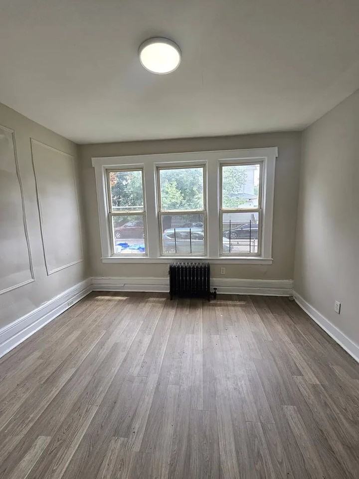 81 Montgomery Ave #2 - Photo 2 of 8