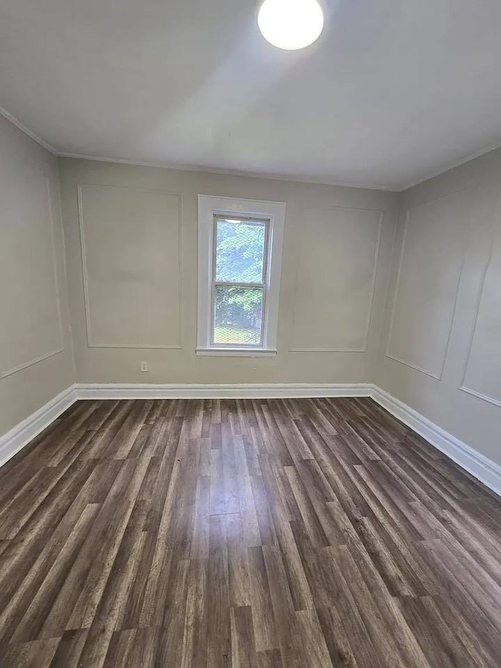 81 Montgomery Ave #2 - Photo 6 of 8