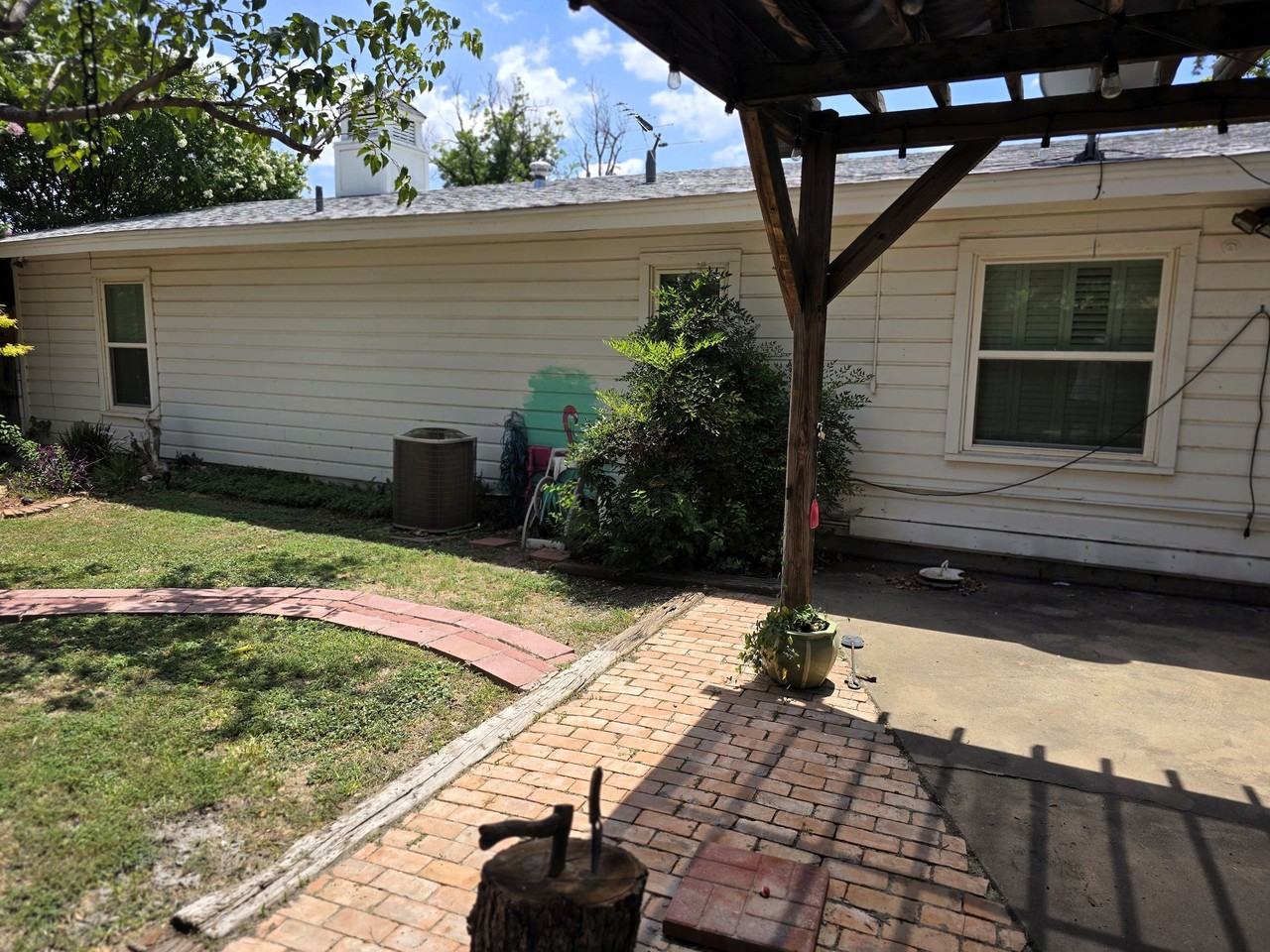 2516 W Beauregard Ave - Photo 2 of 16