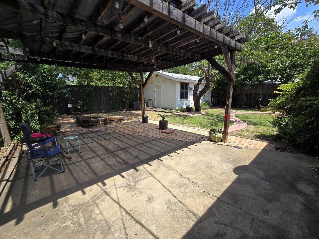 2516 W Beauregard Ave - Photo 3 of 16