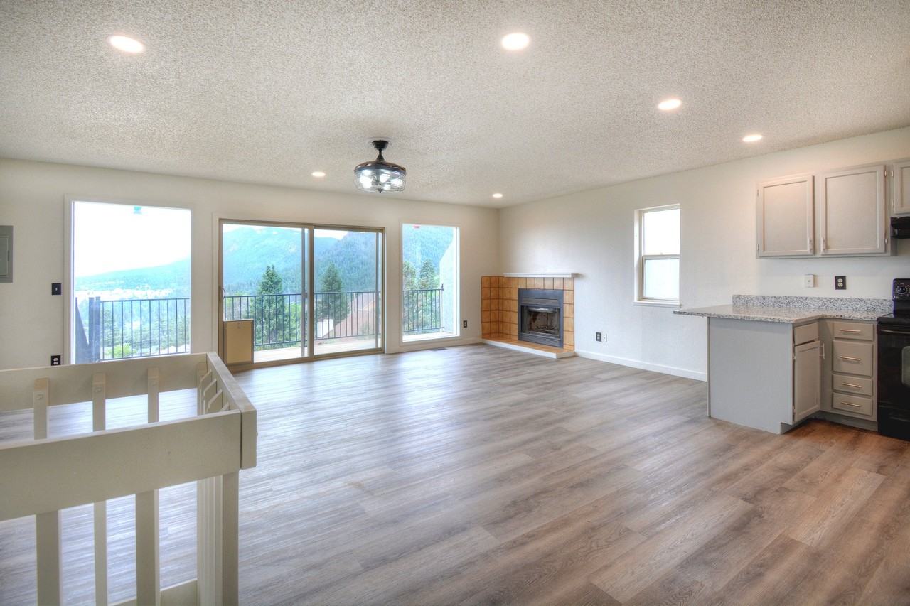 307 Brook St - Photo 2 of 15
