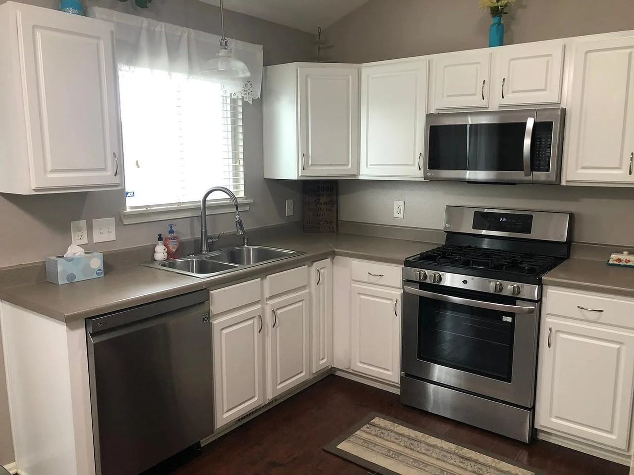 7834 S 161st Ter - Photo 7 of 11