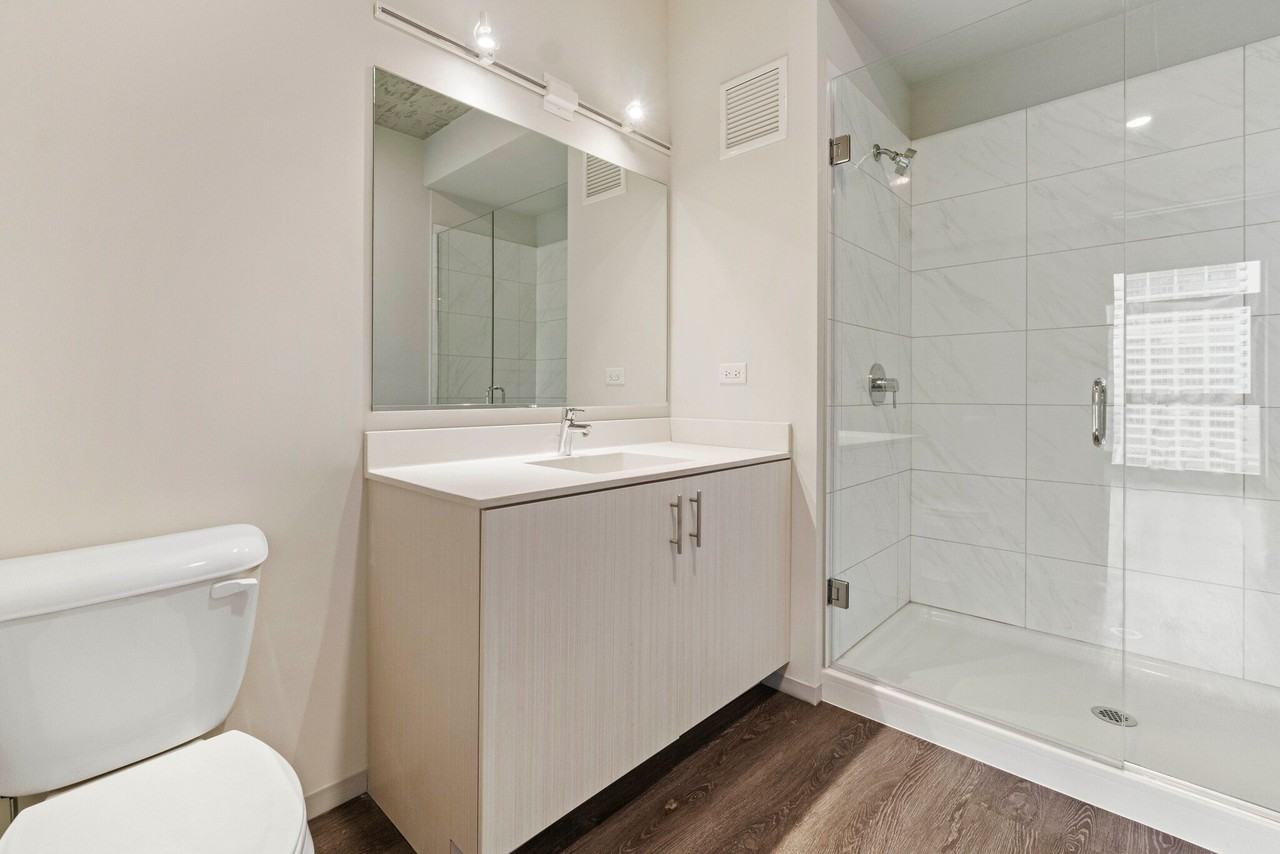 721 S Clark St - Photo 4 of 10