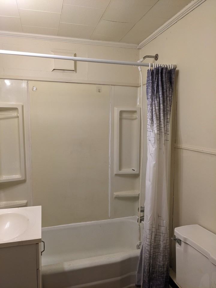 518 Essex St #2B - Photo 3 of 9