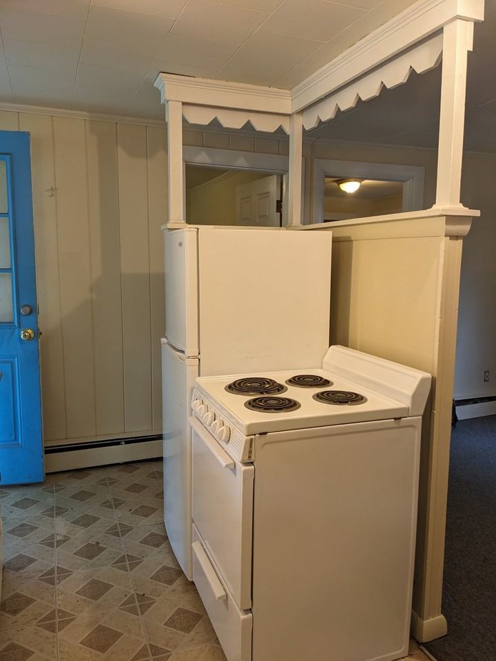 518 Essex St #2B - Photo 4 of 9