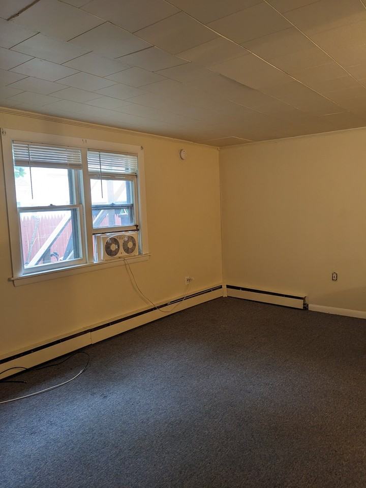 518 Essex St #2B - Photo 5 of 9