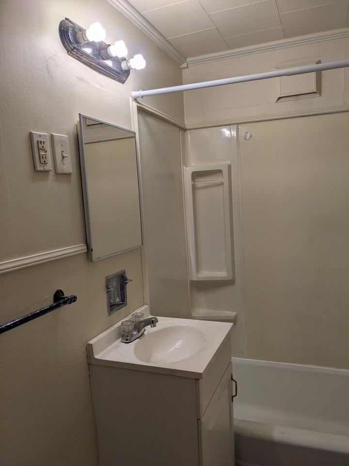 518 Essex St #2B - Photo 6 of 9