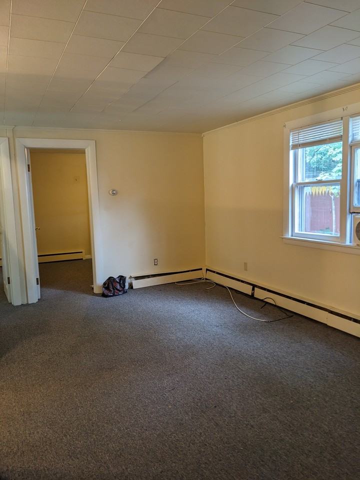 518 Essex St #2B - Photo 7 of 9
