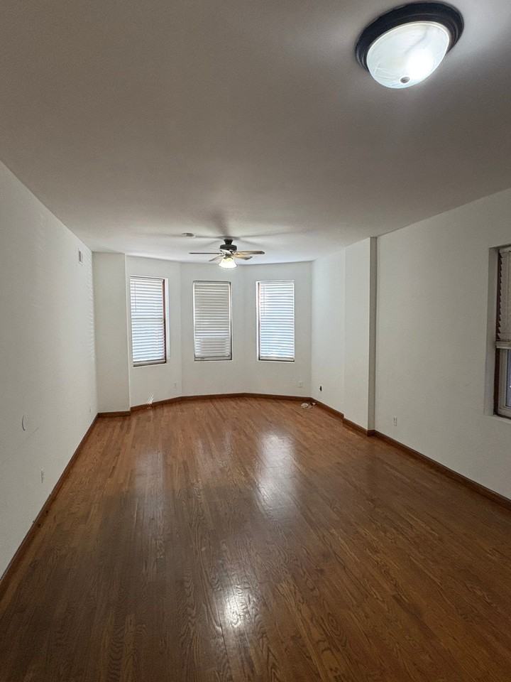 111 Niagara St #1stFL - Photo 2 of 7