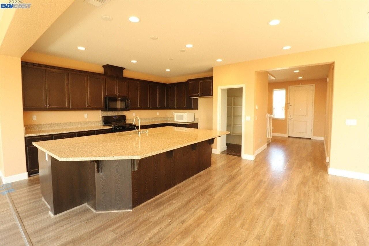 5517 Pinnacle View Way - Photo 5 of 9