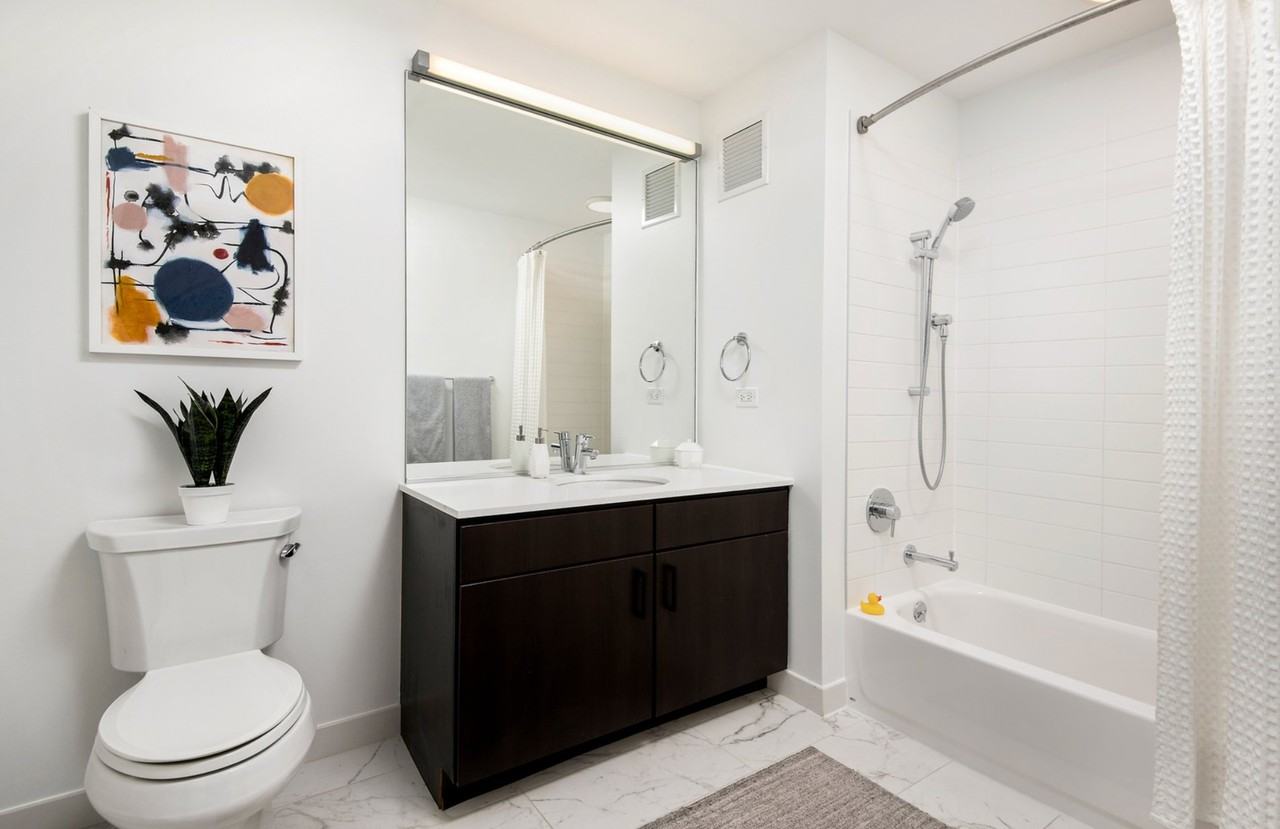 755 W Adams St - Photo 3 of 11