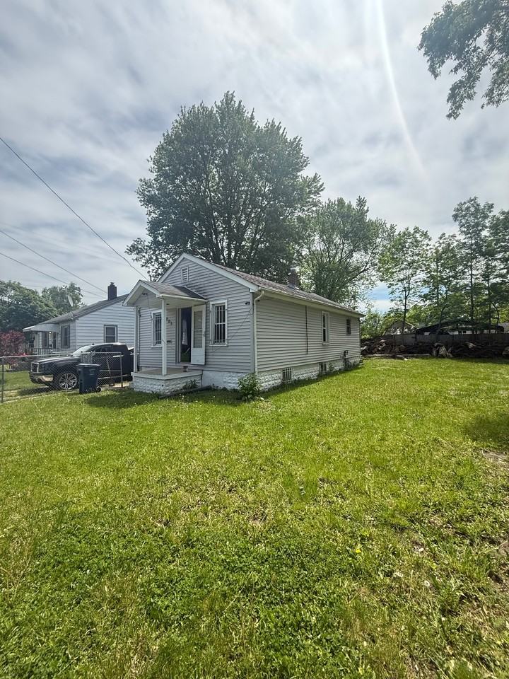 805 Waldman Ave - Photo 2 of 20