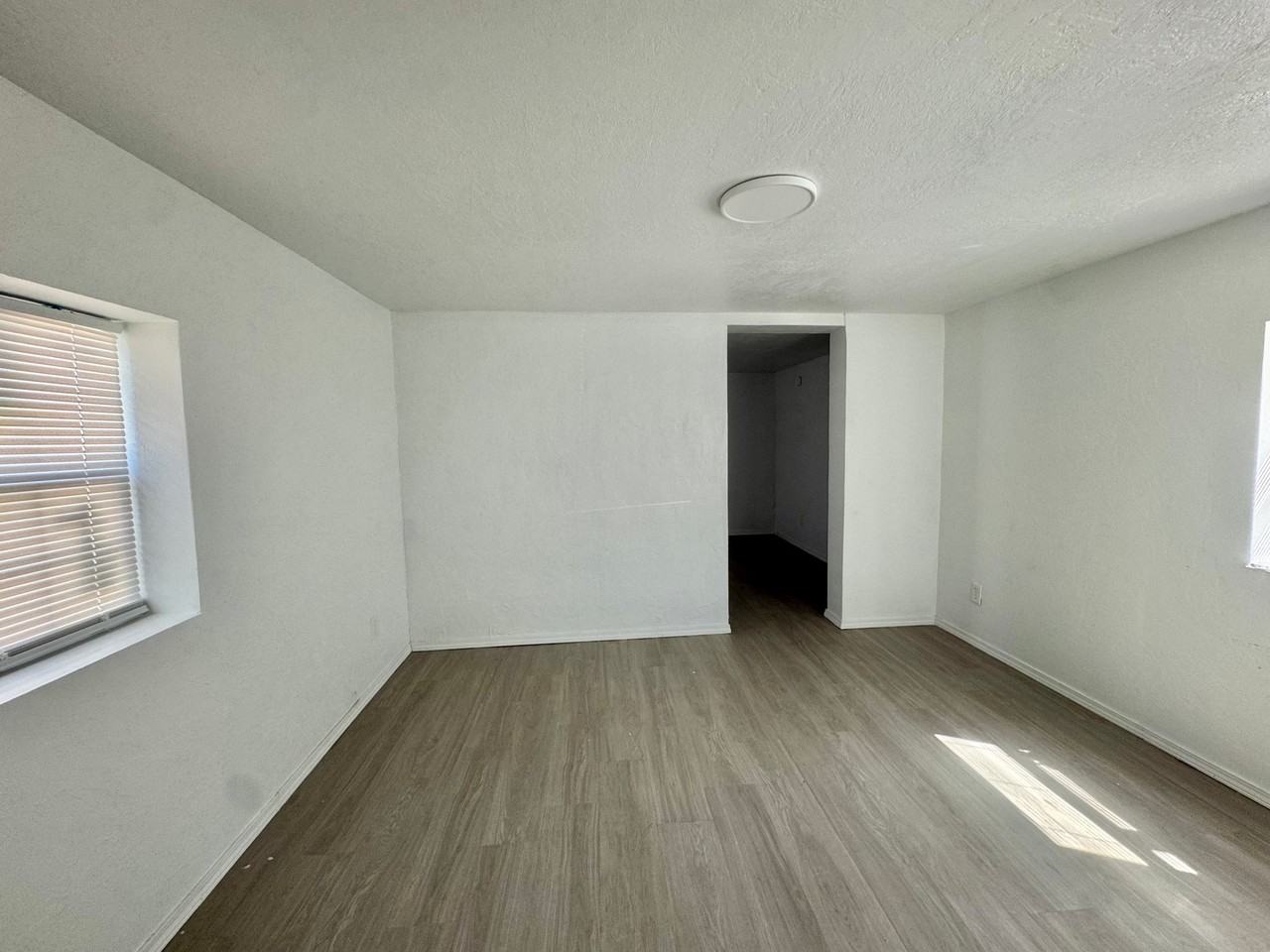 529 Se 15th St - Photo 3 of 20