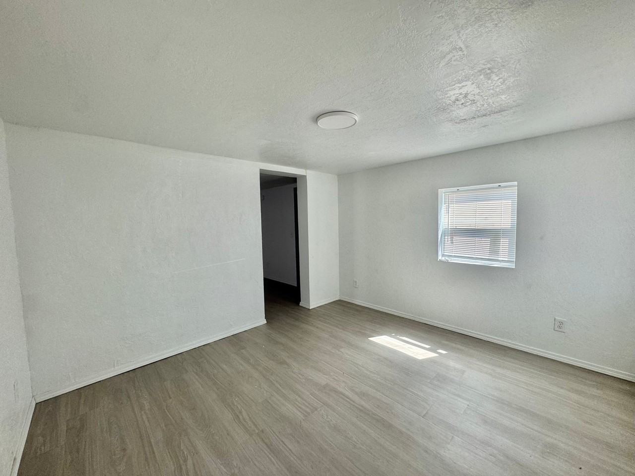 529 Se 15th St - Photo 4 of 20