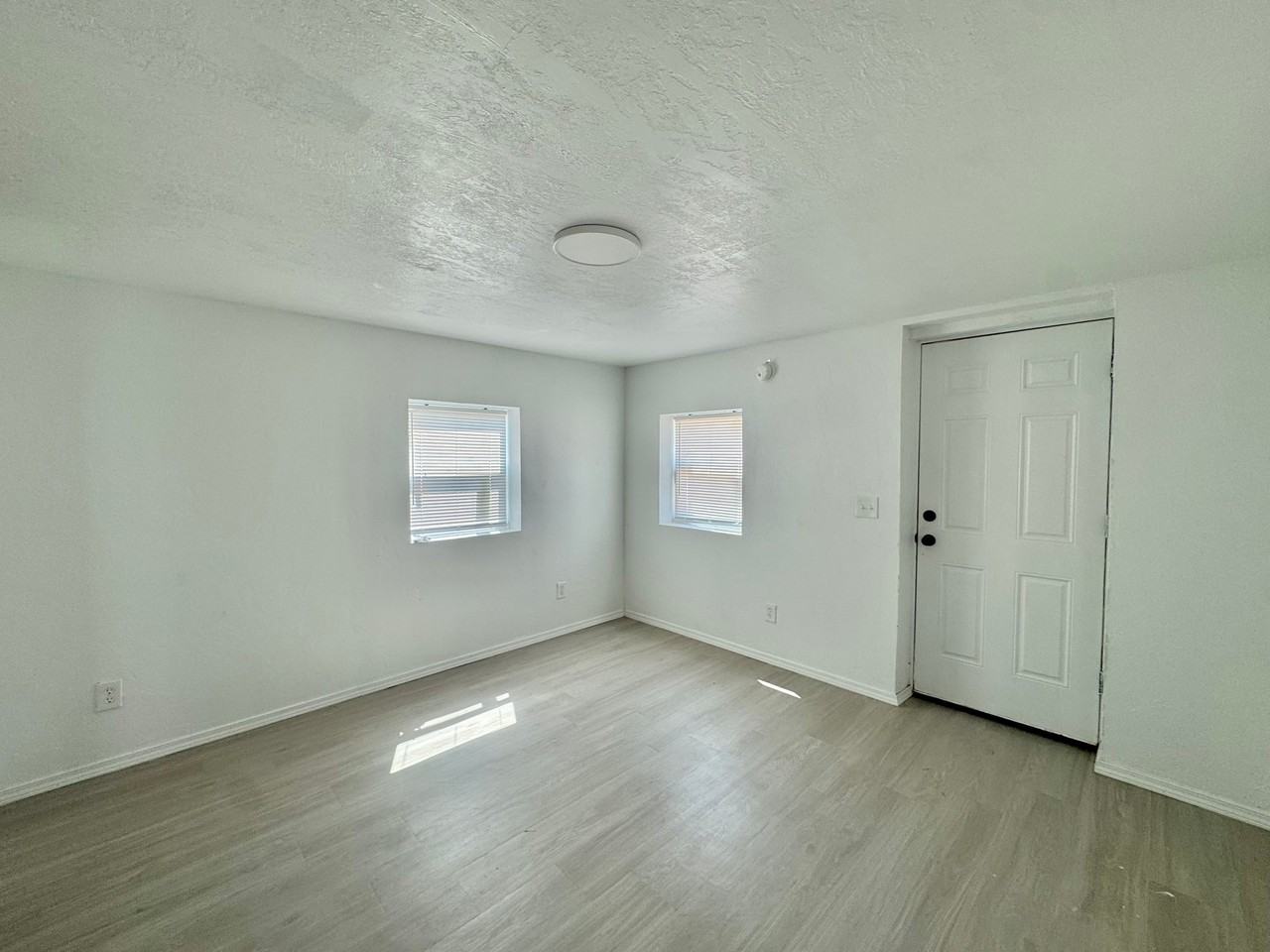 529 Se 15th St - Photo 5 of 20