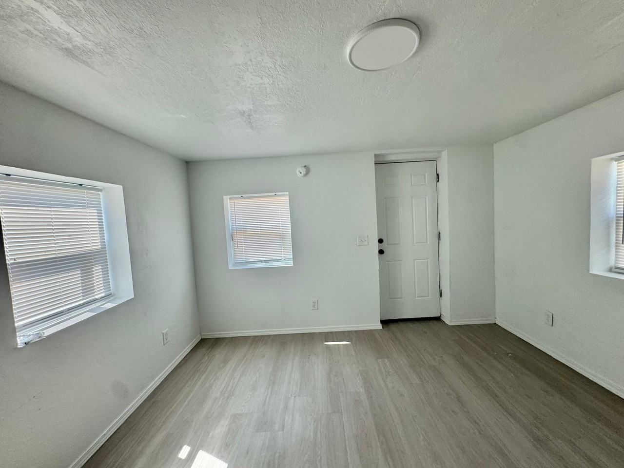 529 Se 15th St - Photo 6 of 20
