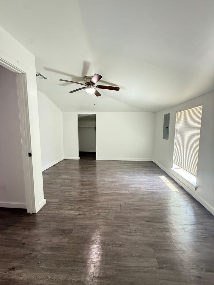 418 Sw 32nd St #1 - Photo 5 of 10