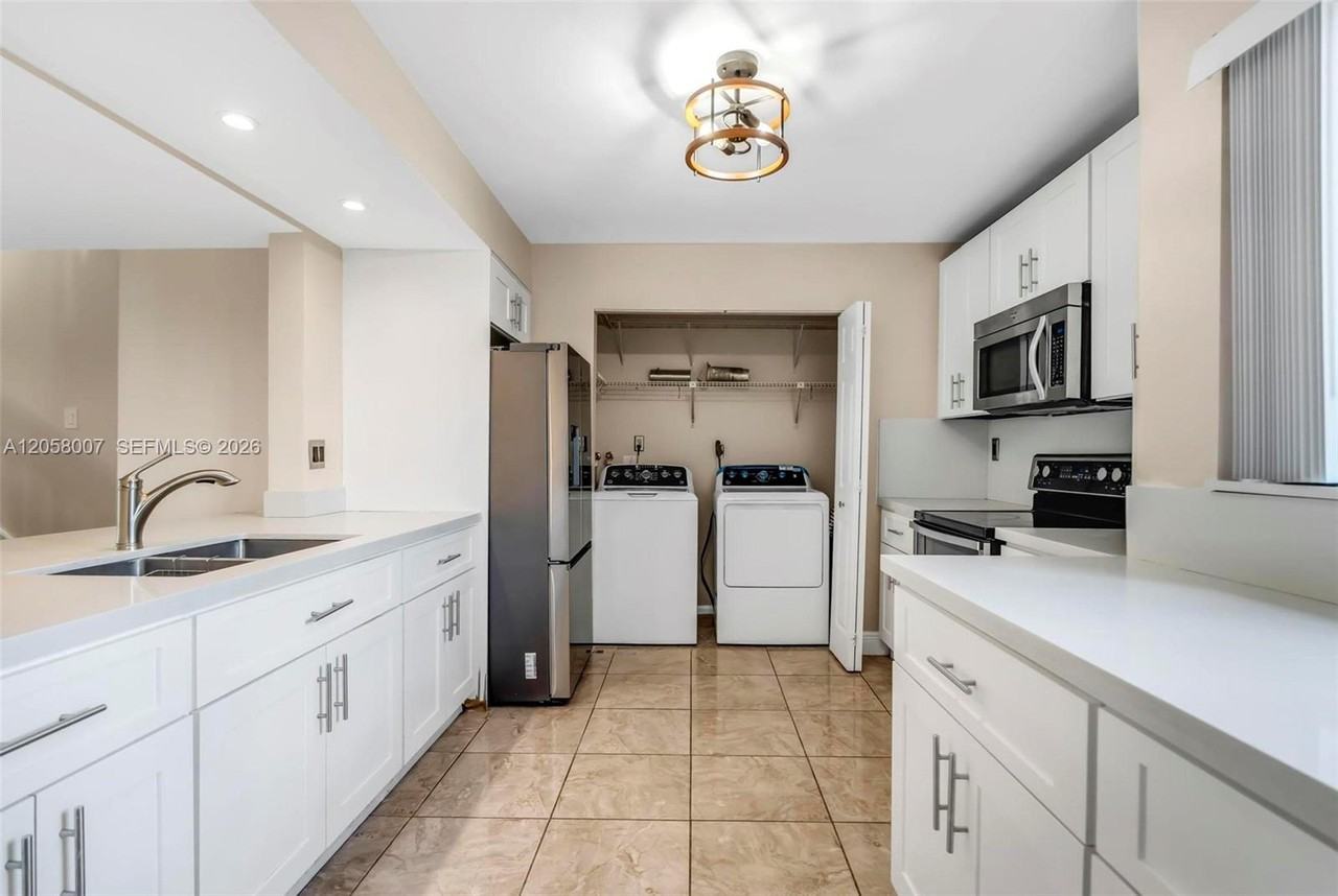 9937 Nw 9th Street Cir - Photo 3 of 8
