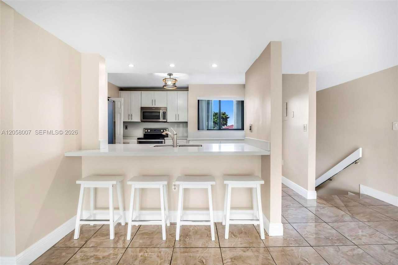 9937 Nw 9th Street Cir - Photo 4 of 8