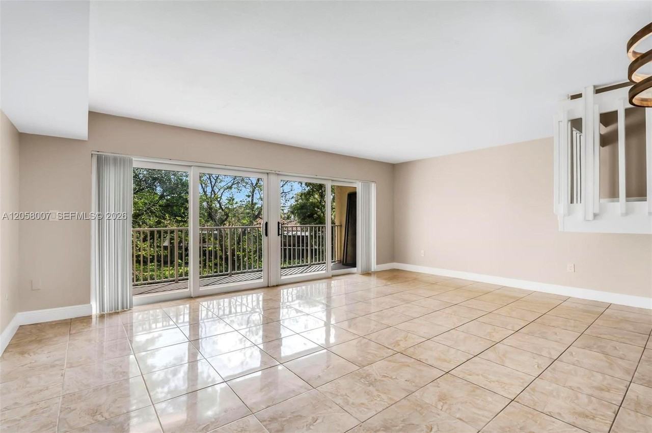 9937 Nw 9th Street Cir - Photo 6 of 8