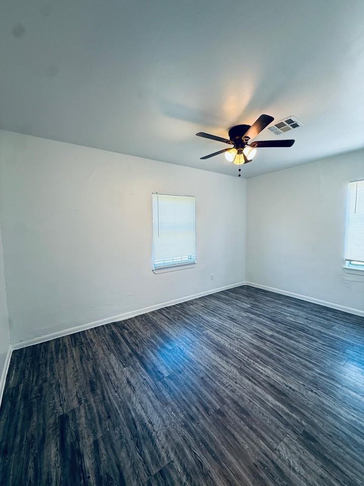 326 E Harmon Dr #1 - Photo 4 of 10