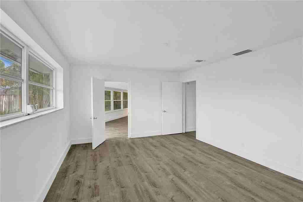 5981 Ne 22nd Way - Photo 7 of 8